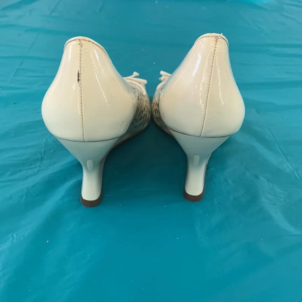 Anne Klein summer shoes. Feminine wedge style  in cream/off white. Size 7..5.